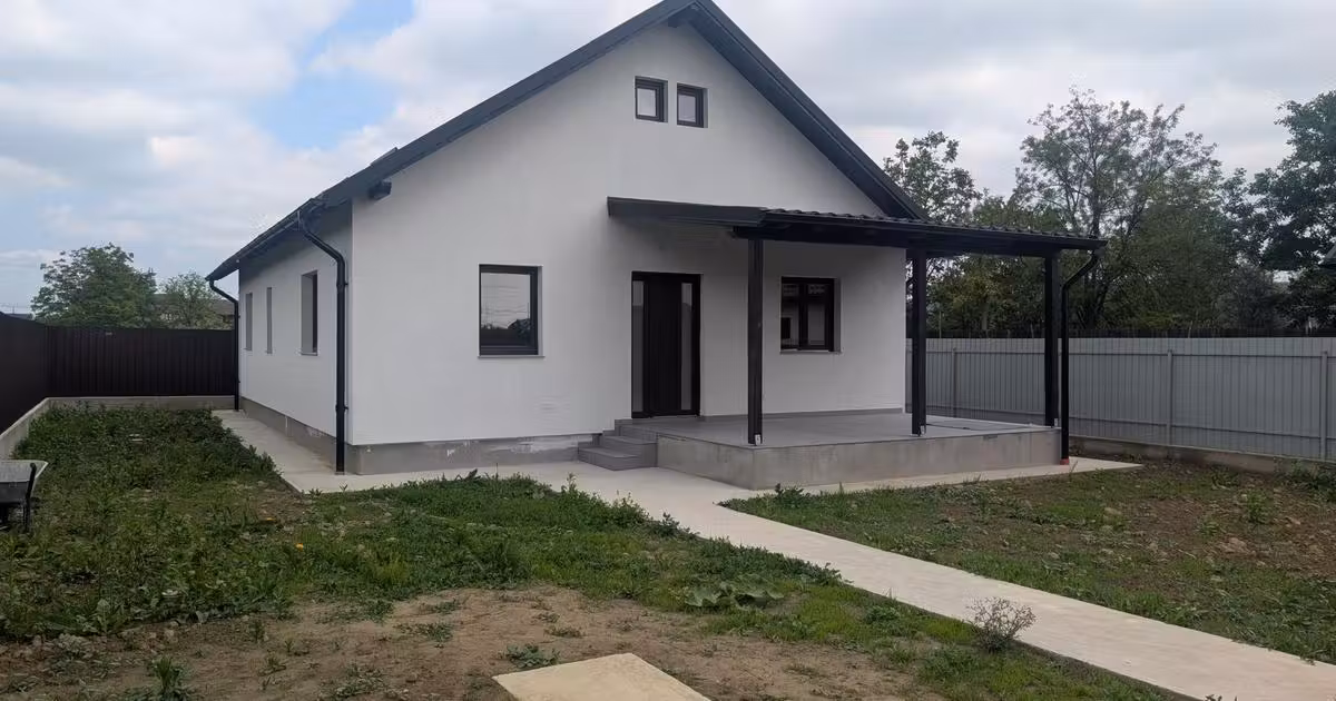 Casă individuală de vânzare cu 4 camere în zona Nord, Bacău