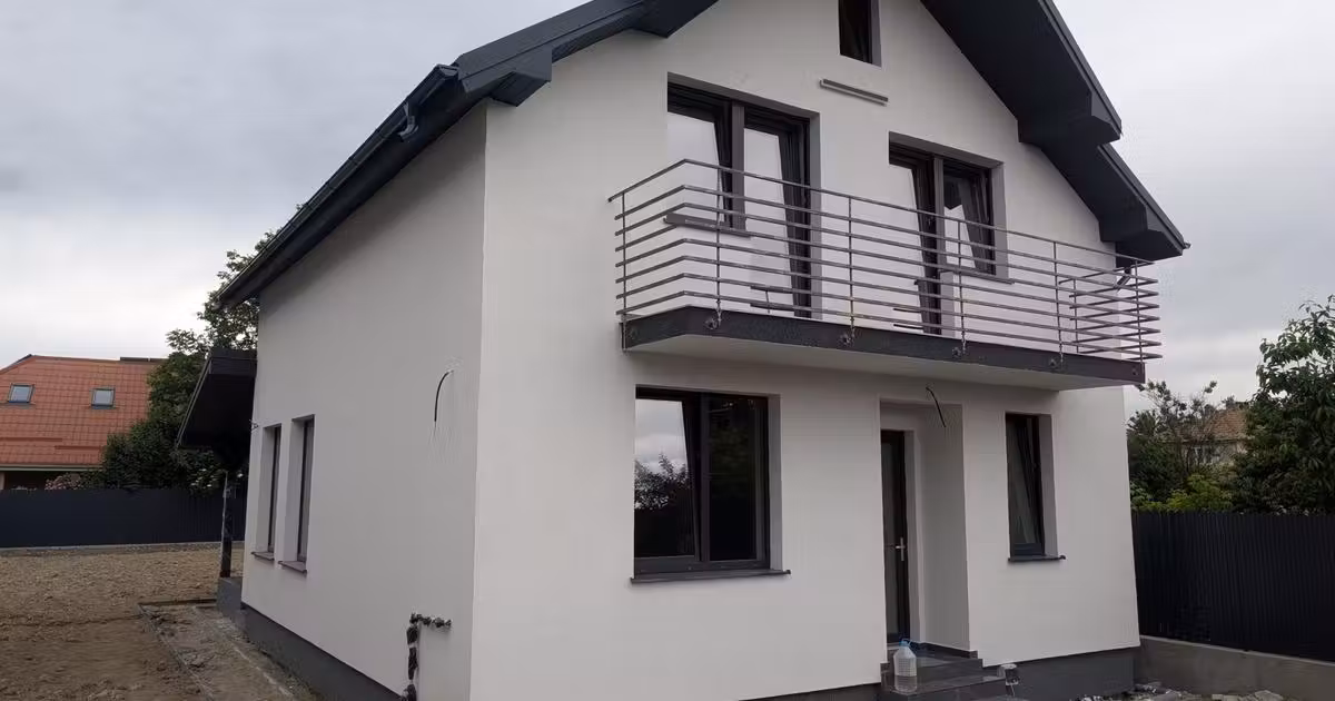 Casă individuală de vânzare cu 4 camere în zona Șerbănești, Bacău
