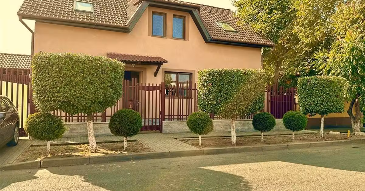 Casă de vânzare cu 5 camere în zona Aurel Vlaicu, Arad