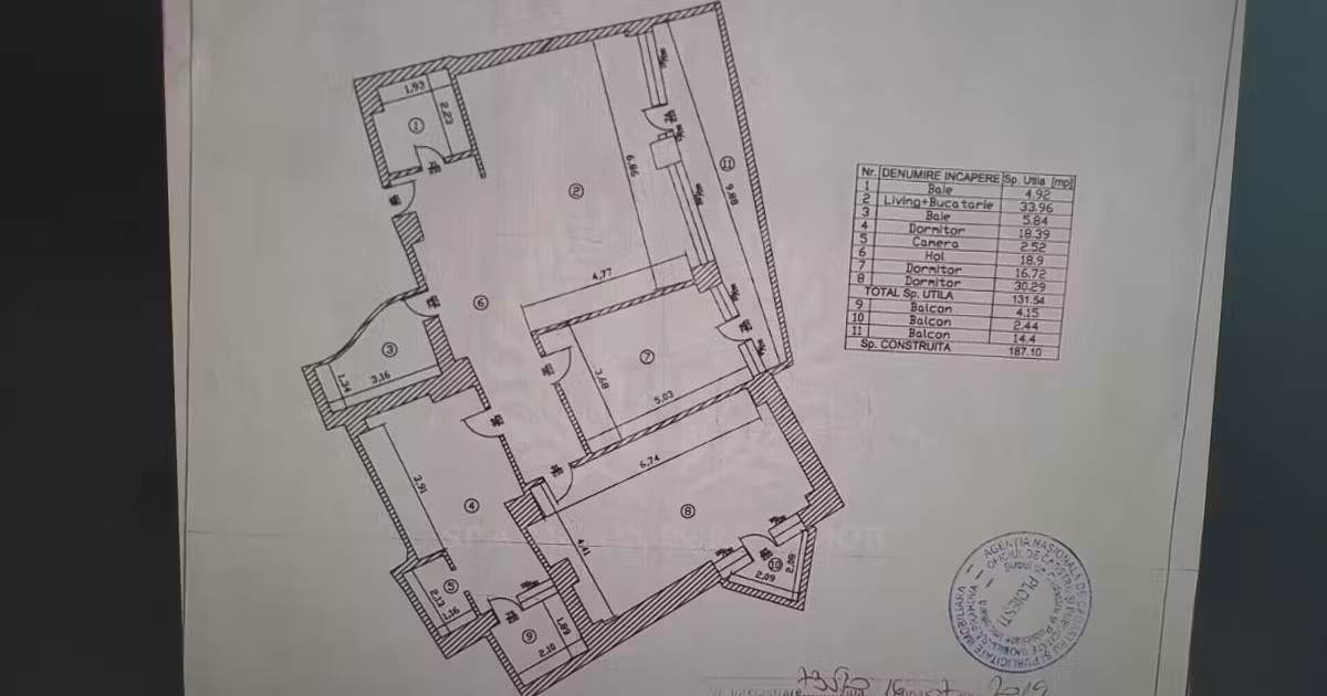 Apartament de vânzare cu 4 camere în zona Central, Ploiești