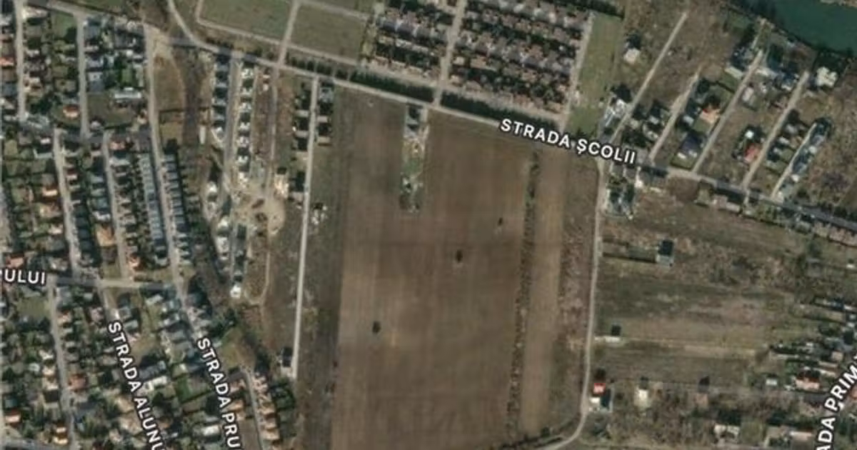 Teren Construcții intravilan de vânzare de 2447 mp, în Ostratu