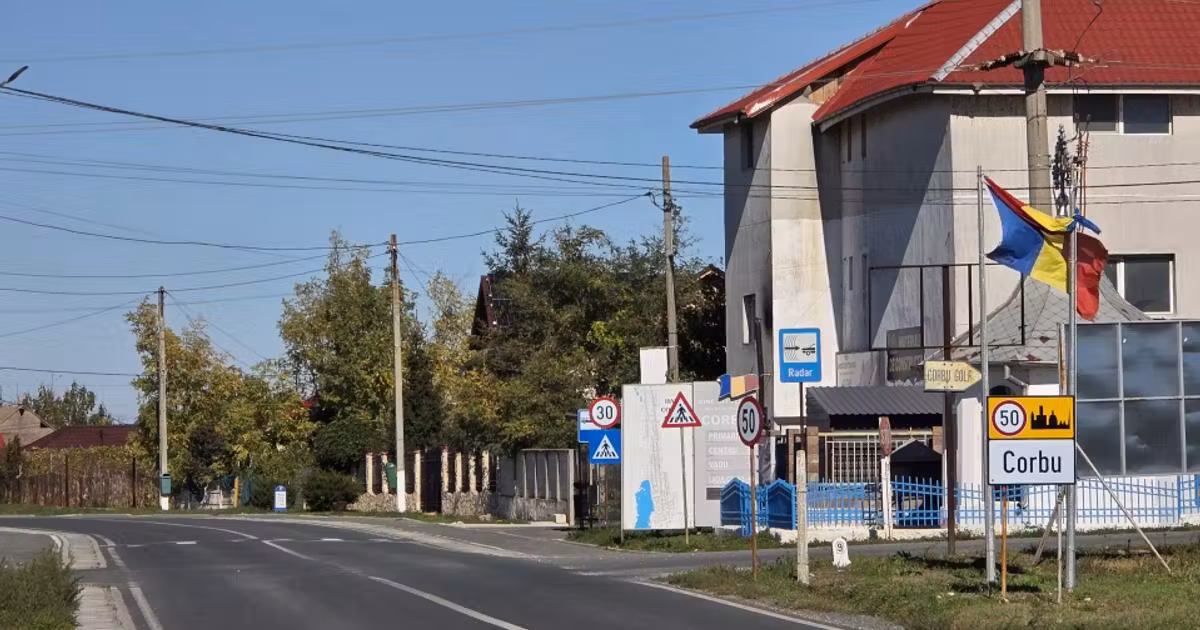 Teren agricol intravilan de vânzare de 555 mp, în Corbu