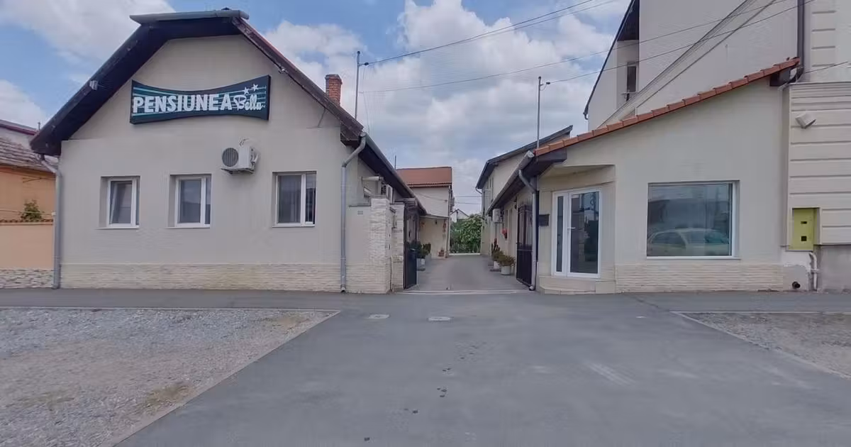 Casă individuală de vânzare cu 11 camere, mobilată în zona Micălaca, Arad