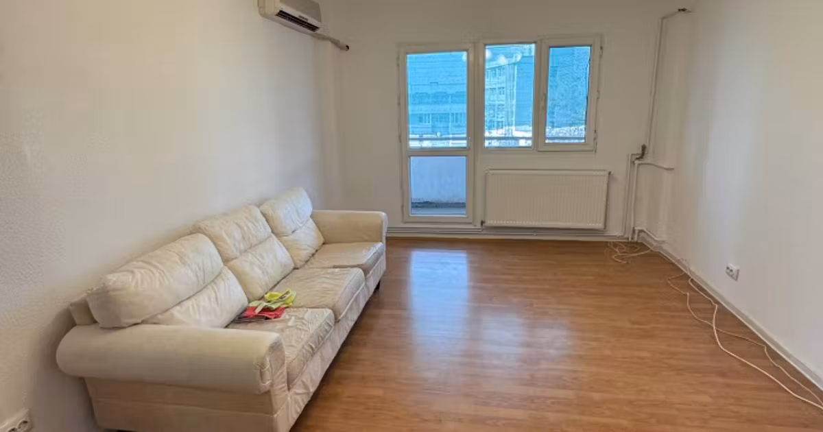 Apartament de vânzare cu 3 camere în zona Democrației, Ploiești