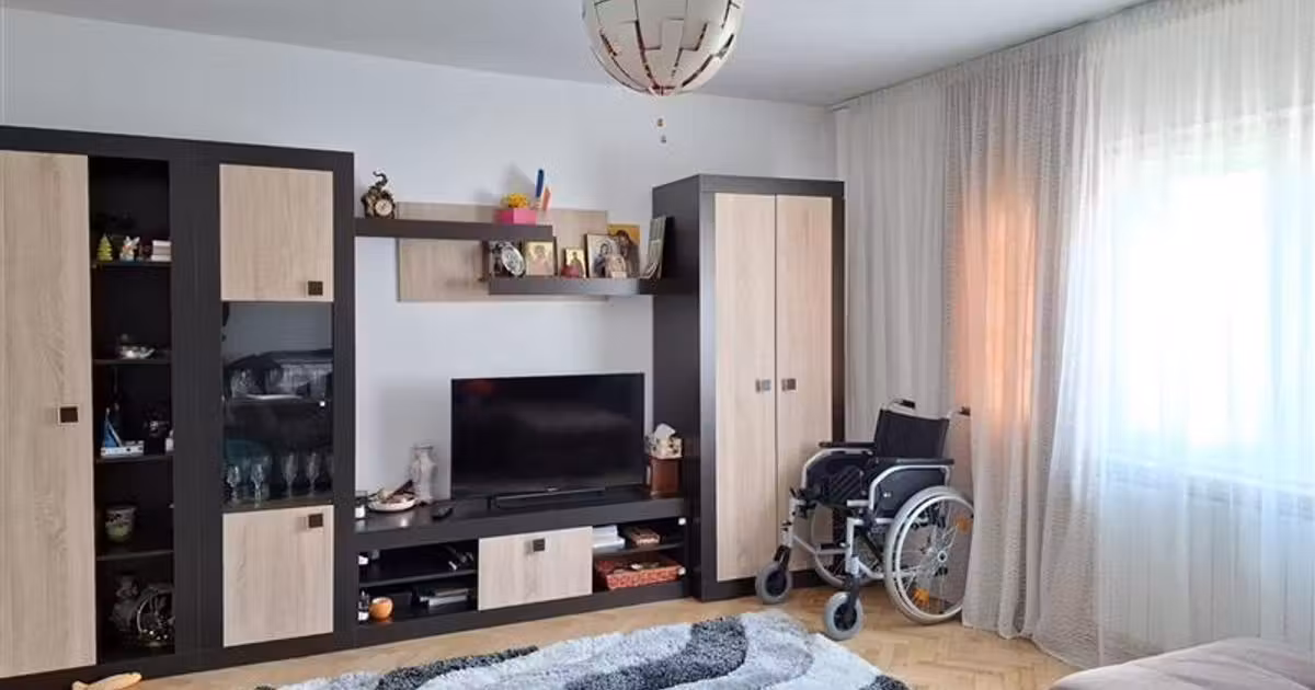 Apartament de vânzare cu 3 camere în zona Central, Focșani