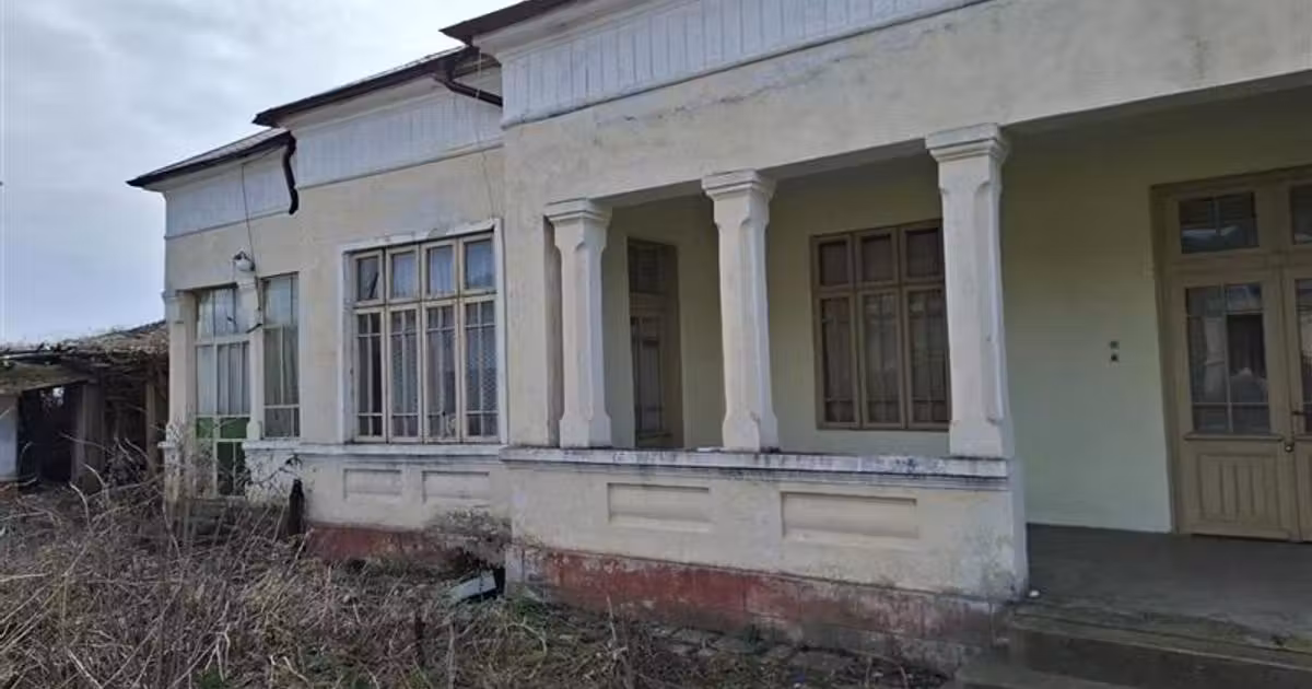 Casă individuală de vânzare cu 6 camere în Panciu