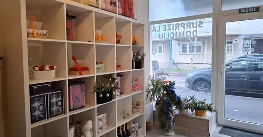 Spațiu comercial Est