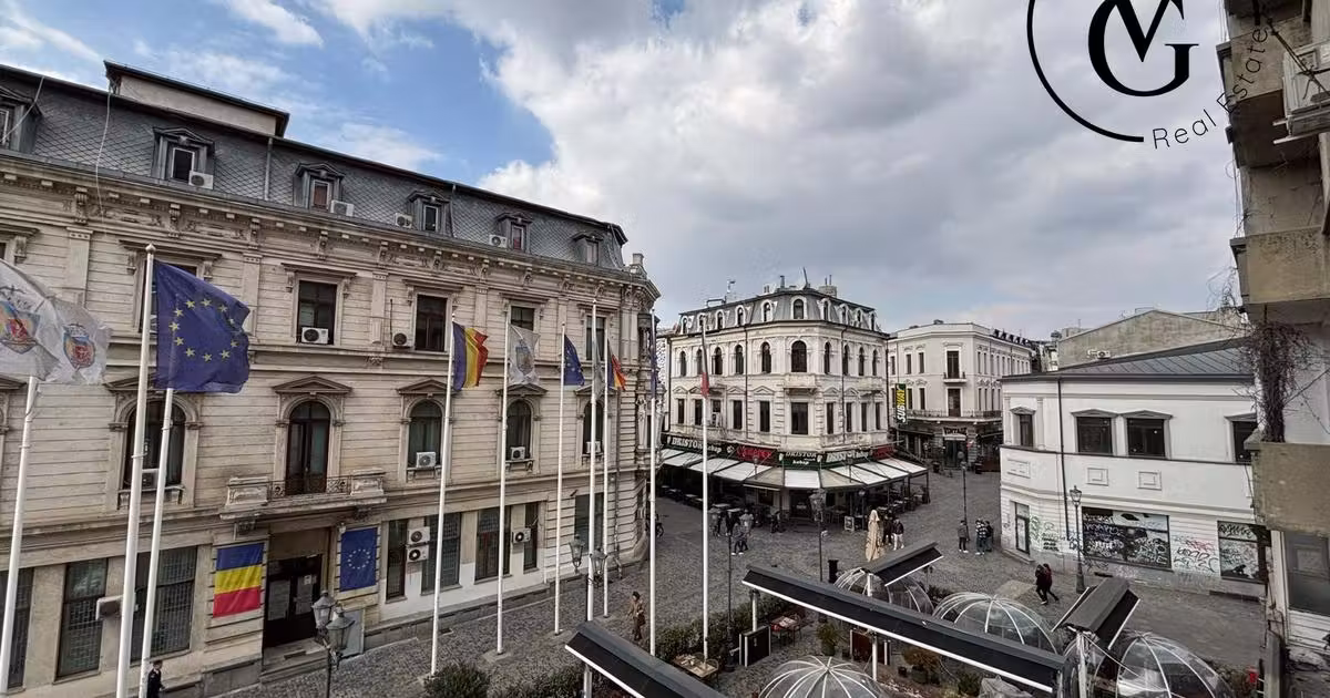 Apartament de vânzare cu 3 camere în zona Central, Ultracentral