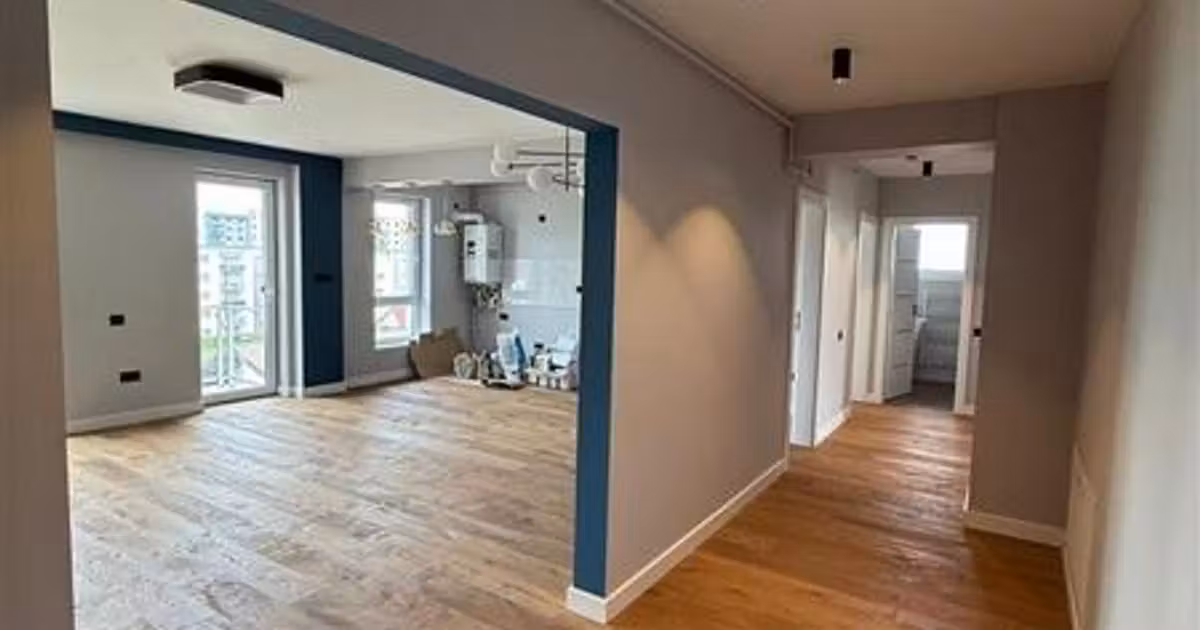 Apartament de vânzare cu 3 camere în zona Tractorul, Brașov