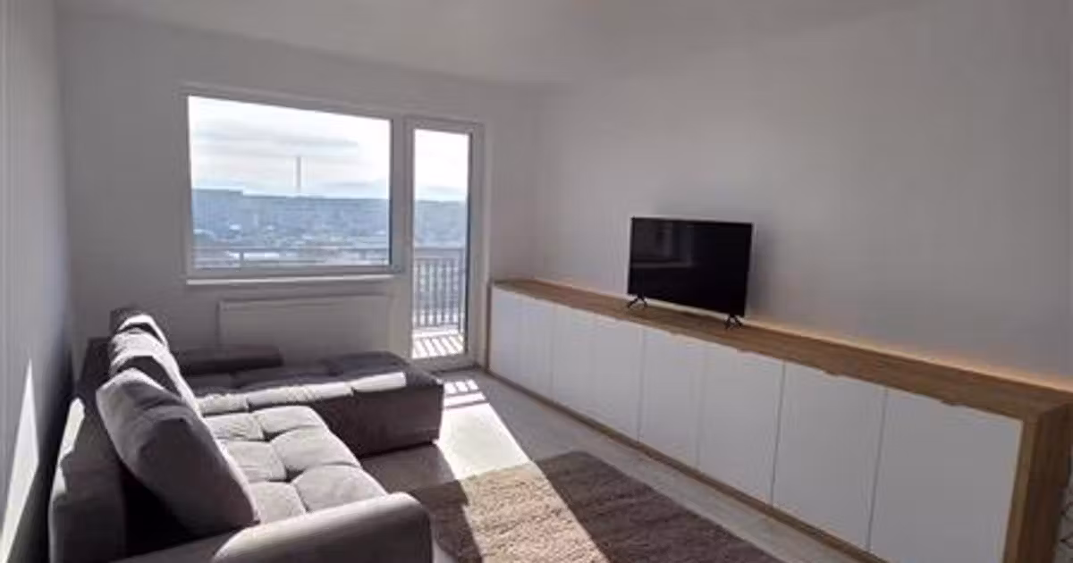 Apartament de vânzare cu 3 camere, mobilat în zona Tractorul, Brașov