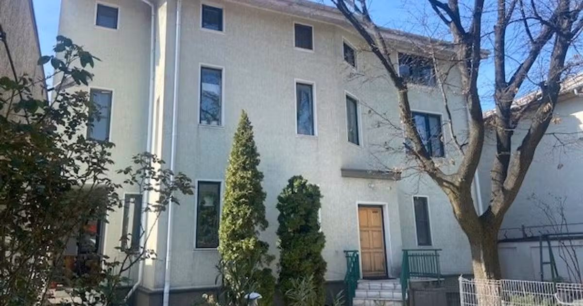 Casă individuală de vânzare cu 10 camere în Sector 4