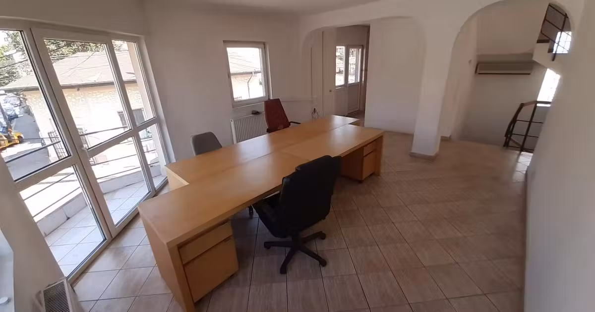Casă de vânzare cu 8 camere în zona Moșilor, Sector 2