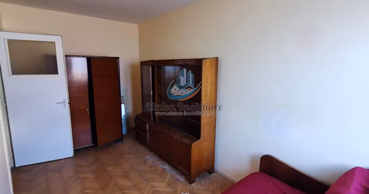 Apartament de vânzare cu 3 camere în zona Periferie, Piatra-Neamț