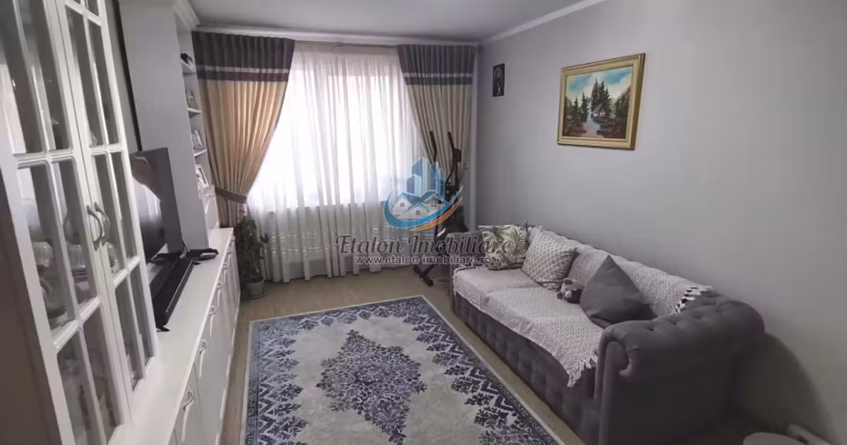 Apartament de vânzare cu 3 camere în zona Periferie, Piatra-Neamț