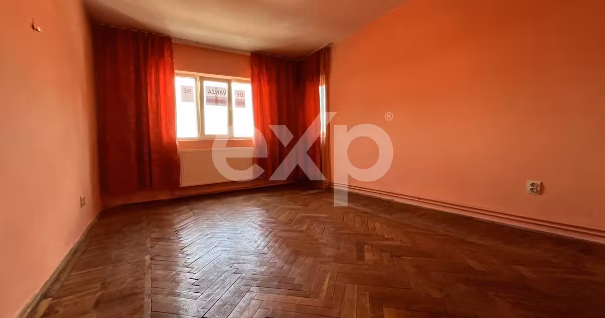 Apartament de vânzare cu 3 camere, mobilat în Găești