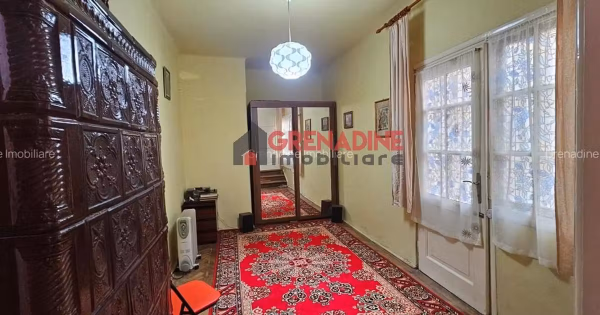 Apartament de vânzare cu 3 camere, mobilat în zona Centrul Istoric, Brașov