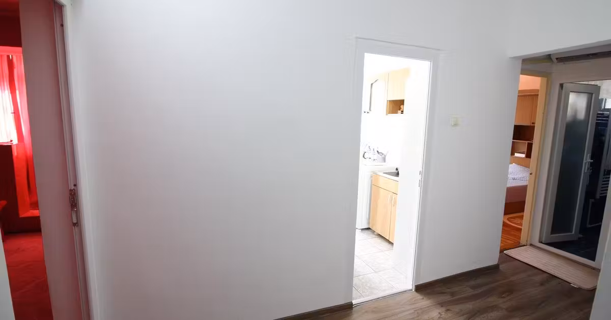 Apartament de vânzare cu 3 camere în zona Port, Galați