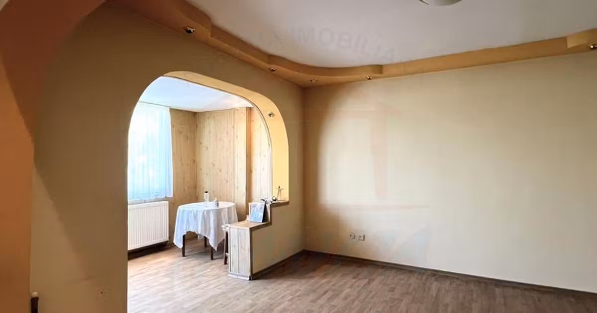 Apartament de vânzare cu 3 camere, mobilat în zona Micro 13, Galați