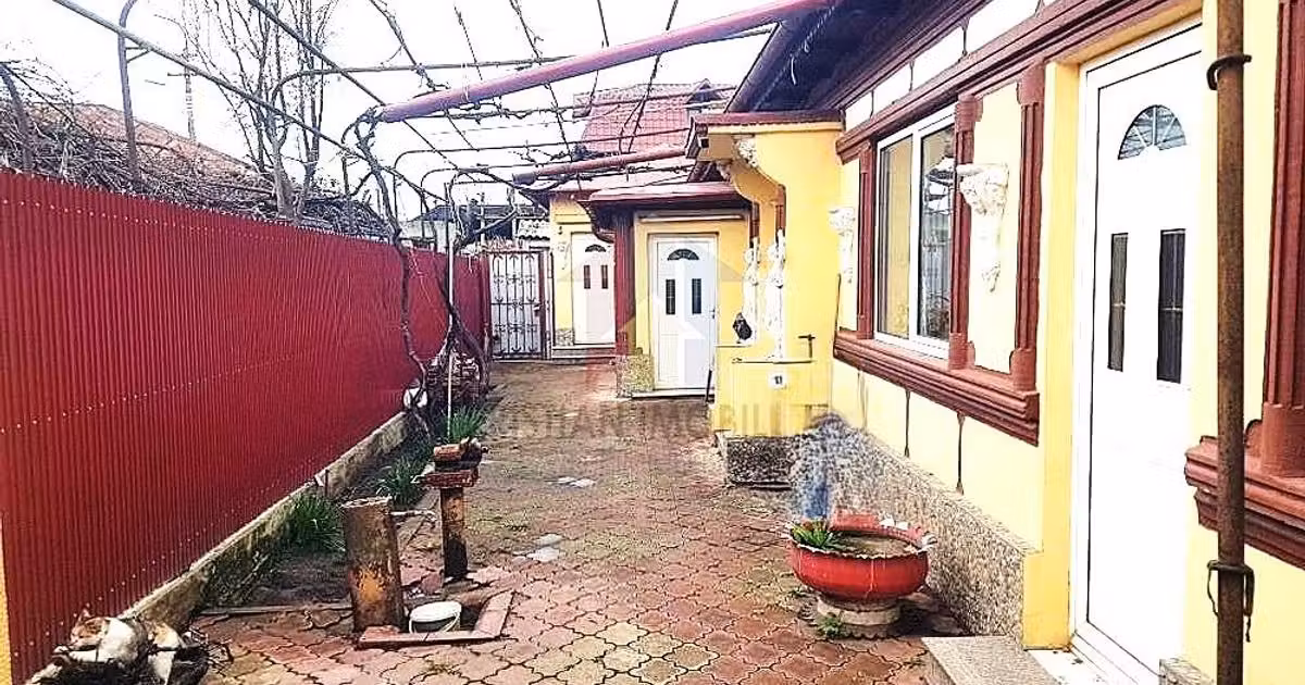 Casă de vânzare cu 5 camere în zona Chercea, Brăila