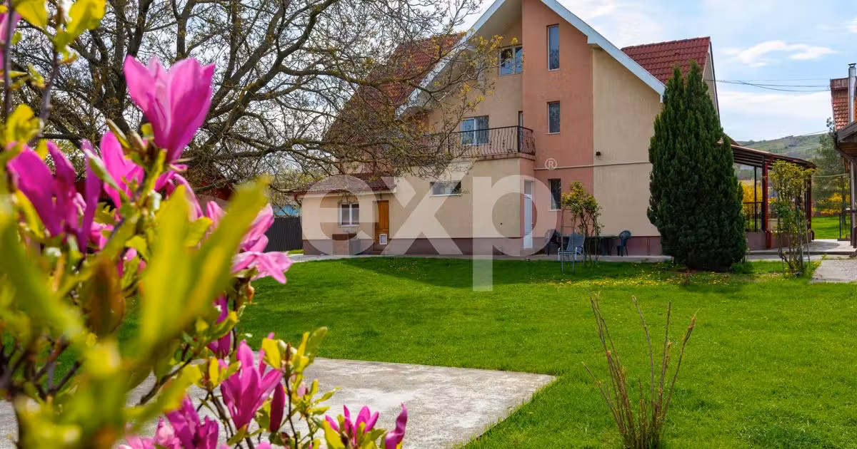 Casă individuală de vânzare cu 5 camere, mobilată în Sărata (Sărata)