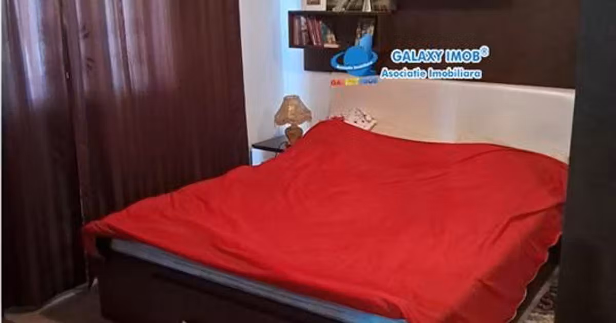 Apartament de vânzare cu 3 camere, mobilat în Bradu