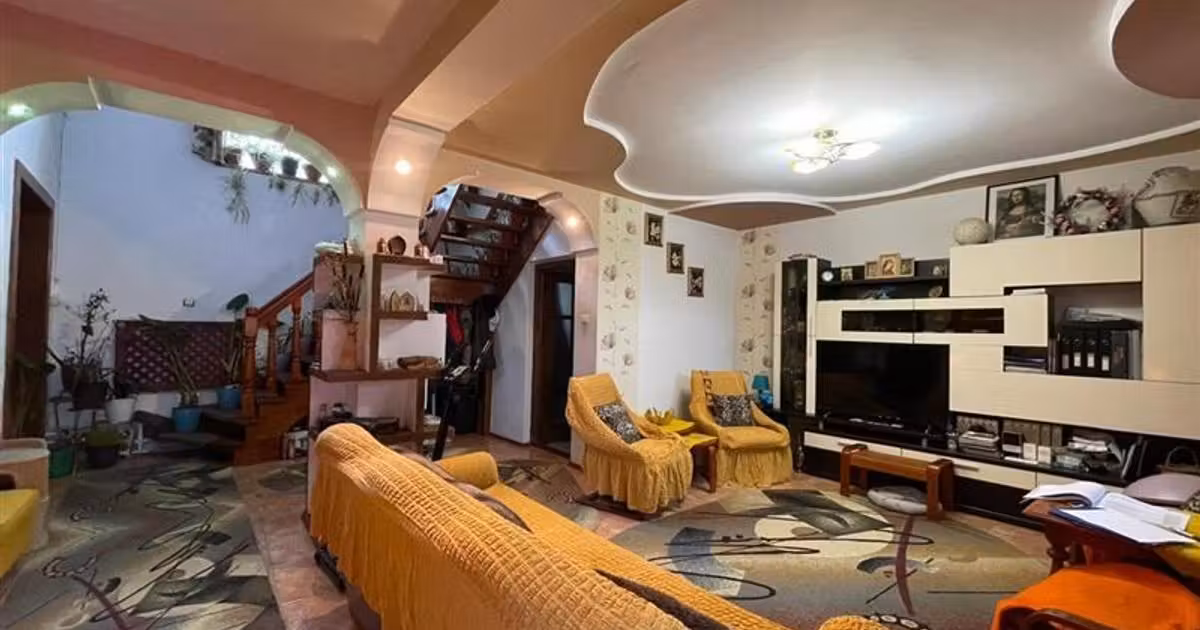 Casă individuală de vânzare cu 5 camere, mobilată în zona Central, Tulcea