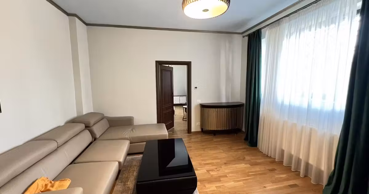Apartament de vânzare cu 2 camere, mobilat în zona Central, Brașov