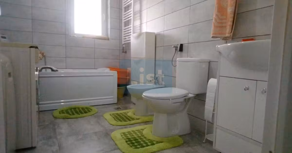 Casă de vânzare cu 3 camere, mobilată în Porumbeni