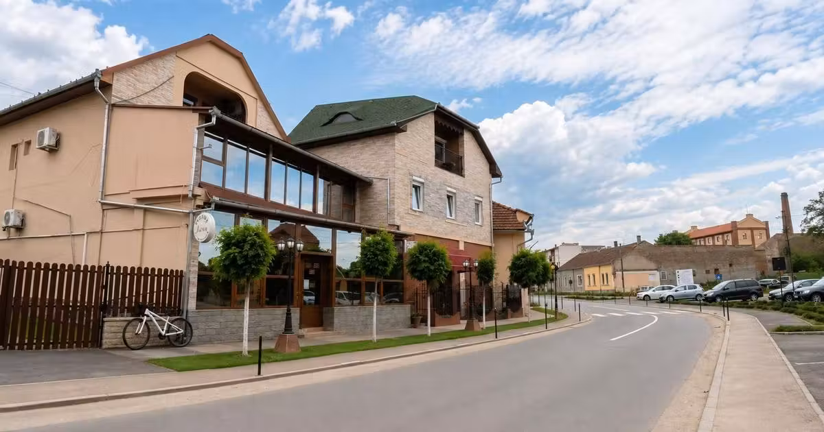 Spațiu comercial de vânzare de 398 mp, în Valea lui Mihai