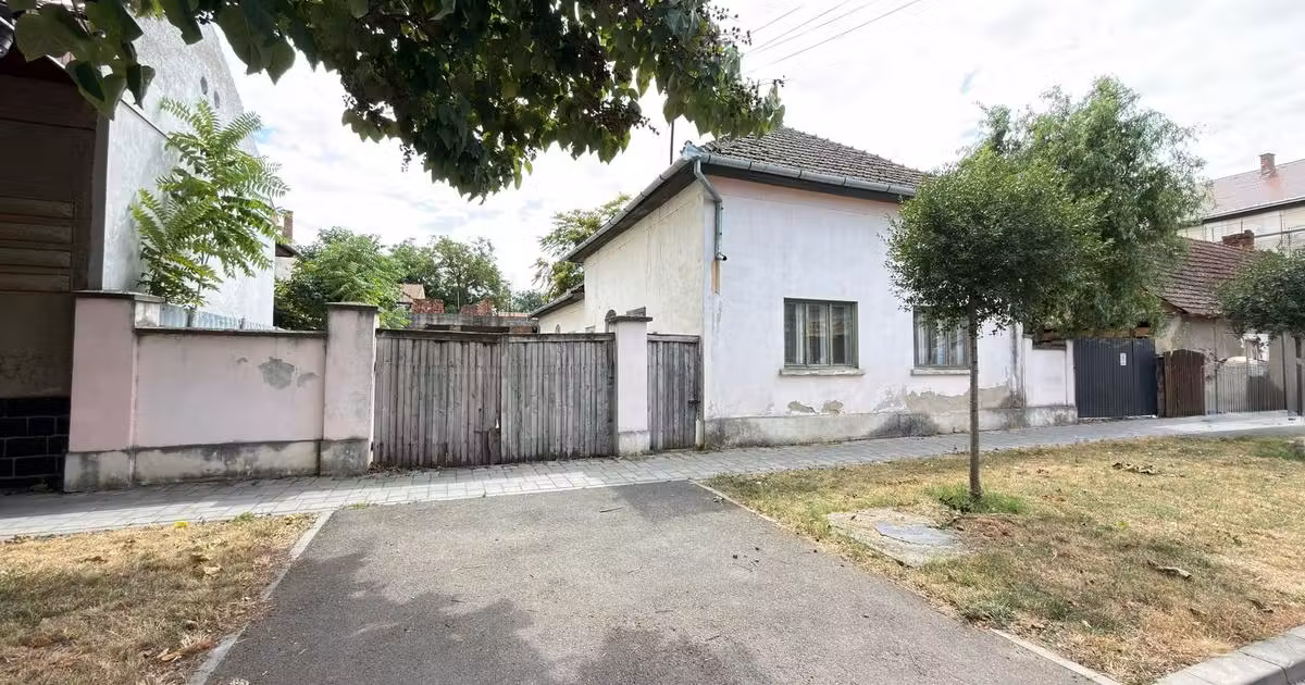 Casă individuală de vânzare cu 6 camere în Carei