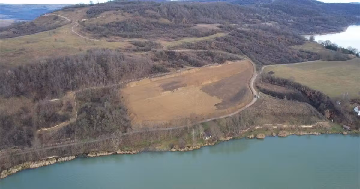 Teren Construcții extravilan de vânzare de 18100 mp, în Colun