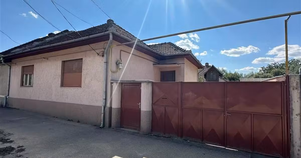 Casă individuală de vânzare cu 6 camere, mobilată în Bocșa