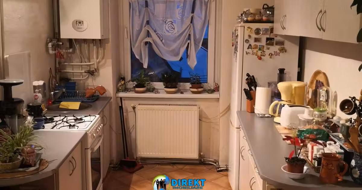 Apartament de vânzare cu 3 camere în zona Central, Bistrița