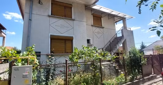 Casă Livezi