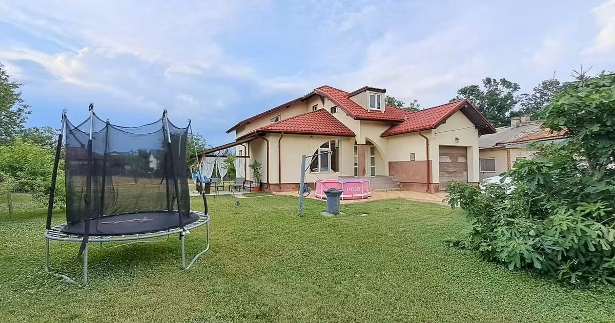 Casă individuală de vânzare cu 6 camere în Stoenești (Florești-Stoenești)