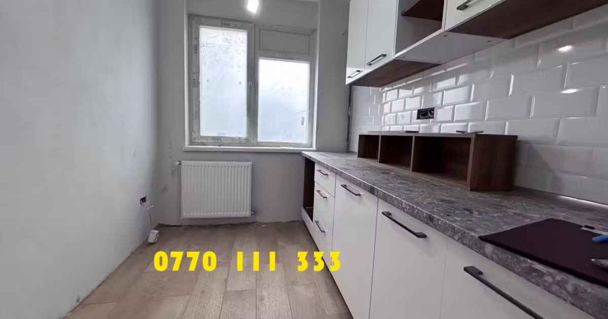 Apartament de vânzare cu 3 camere în zona Hristo Botev, Brăila