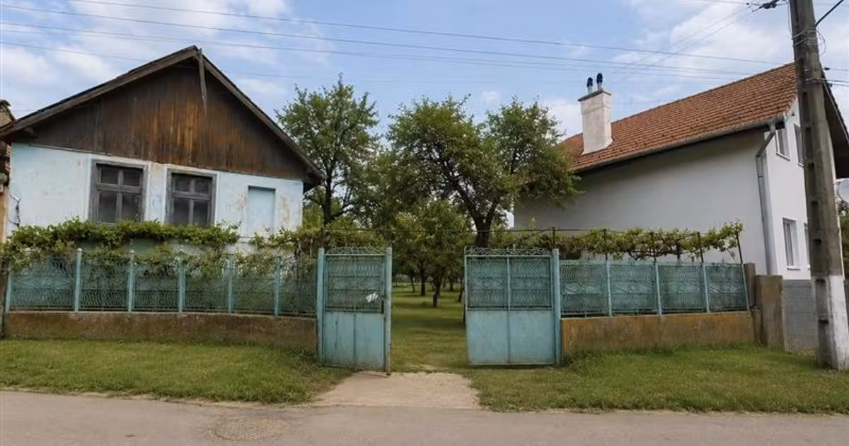 Casă individuală de vânzare cu 2 camere în Sângătin