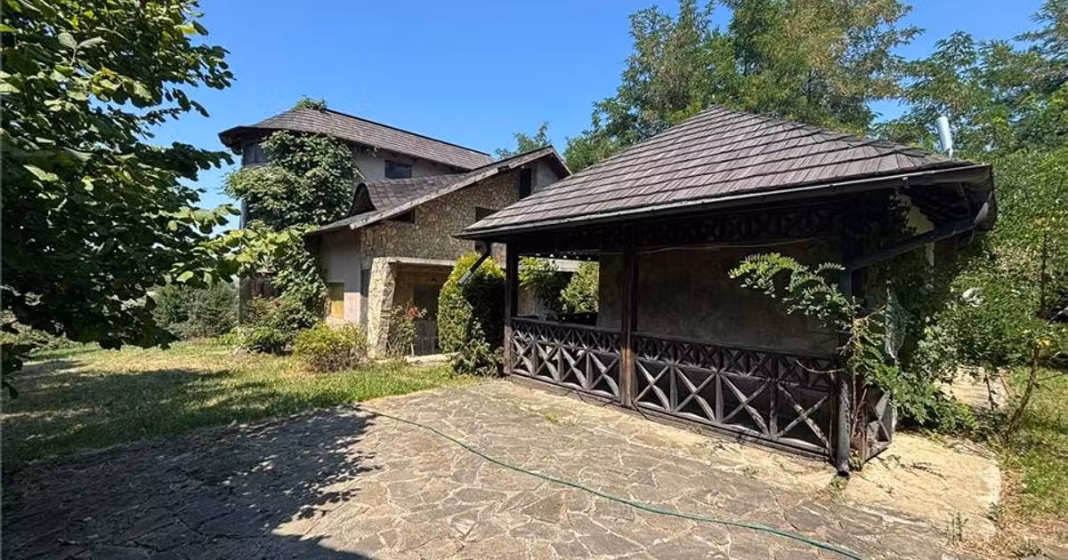 Casă de vânzare cu 4 camere în Fălticeni