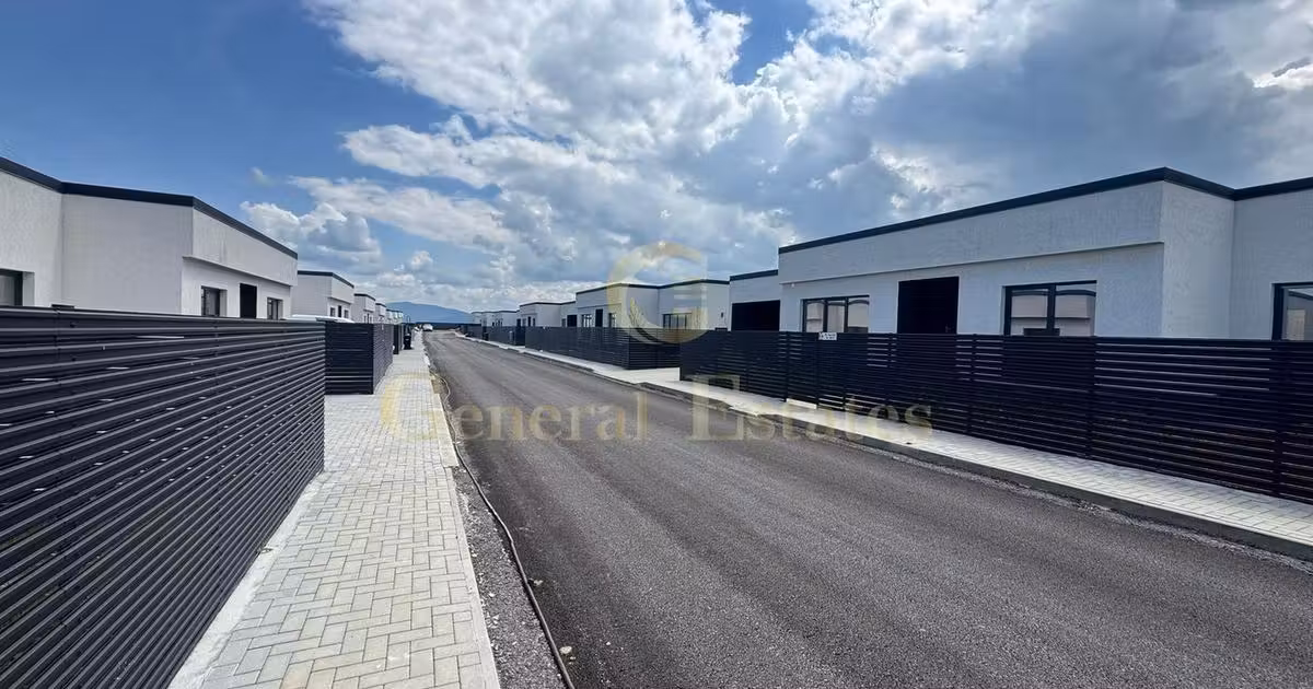 Casă individuală de vânzare cu 4 camere în Tărlungeni