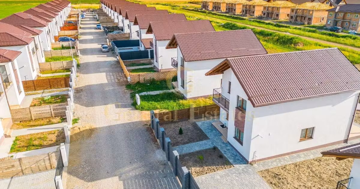 Duplex de vânzare cu 4 camere în Tărlungeni