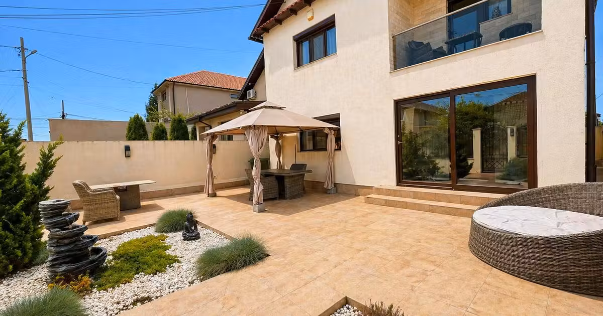 Casă de vânzare cu 6 camere în Năvodari