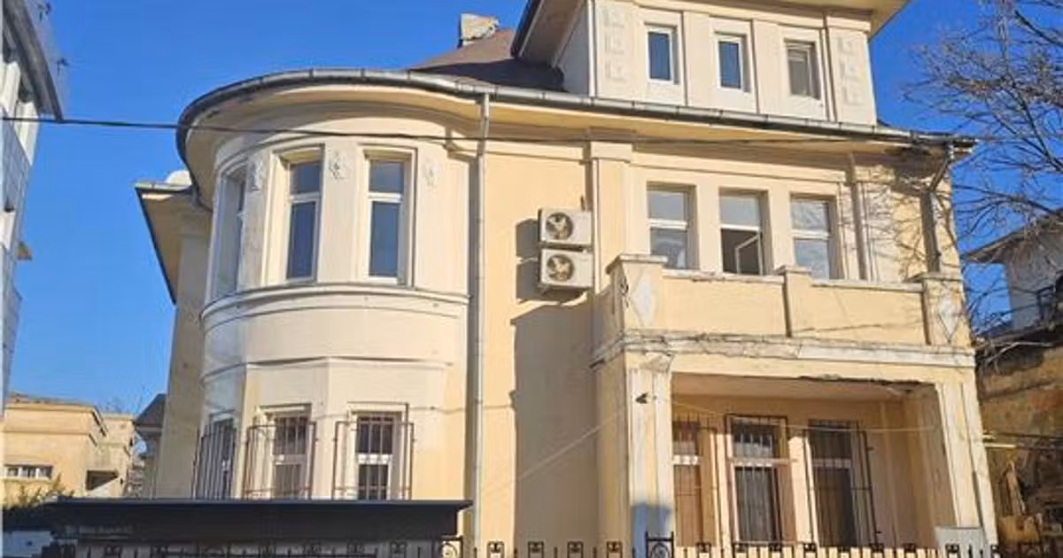 Casă individuală de vânzare cu 20 camere, mobilată în zona Central, Ultracentral
