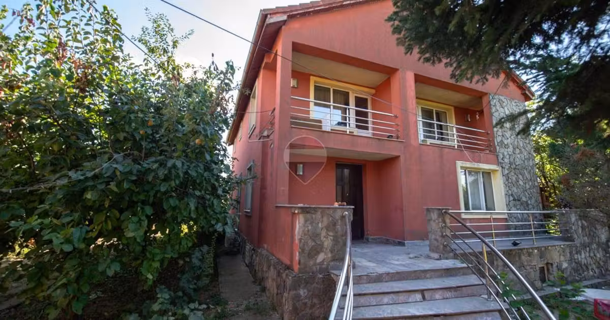 Casă individuală de vânzare cu 9 camere, mobilată în Cornetu