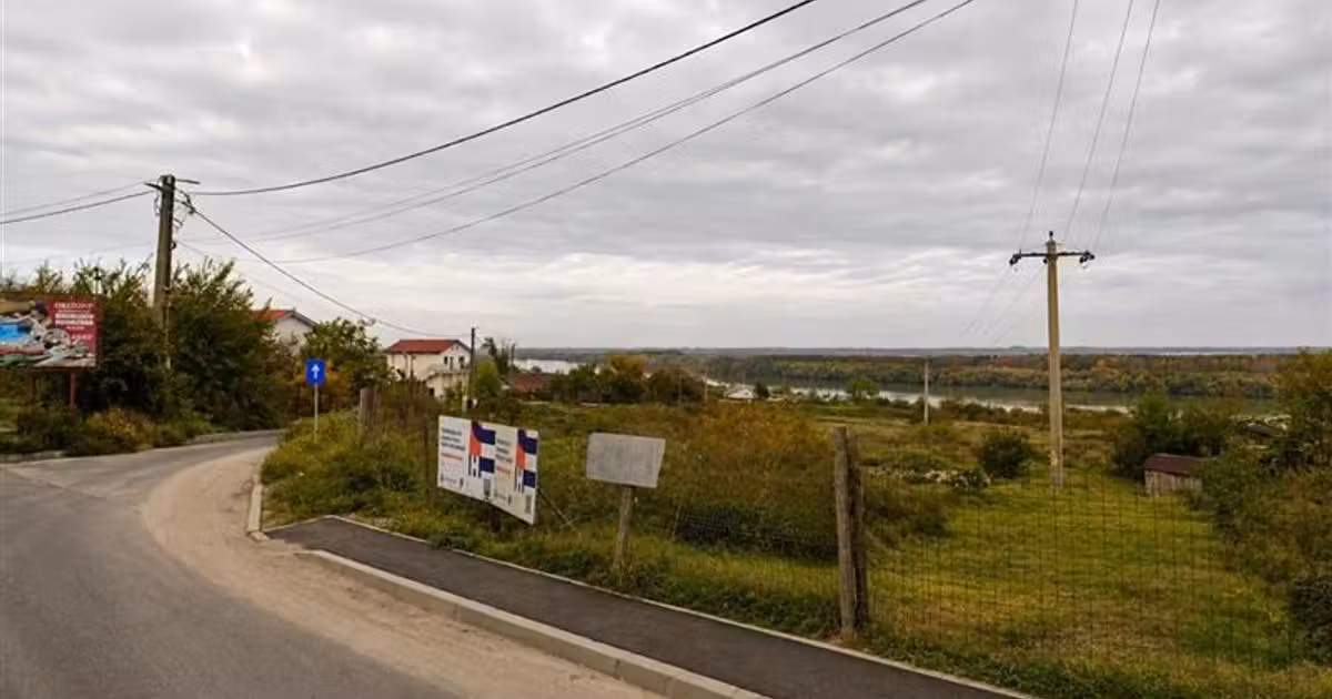 Teren intravilan de vânzare de 1000 mp, în Mahmudia