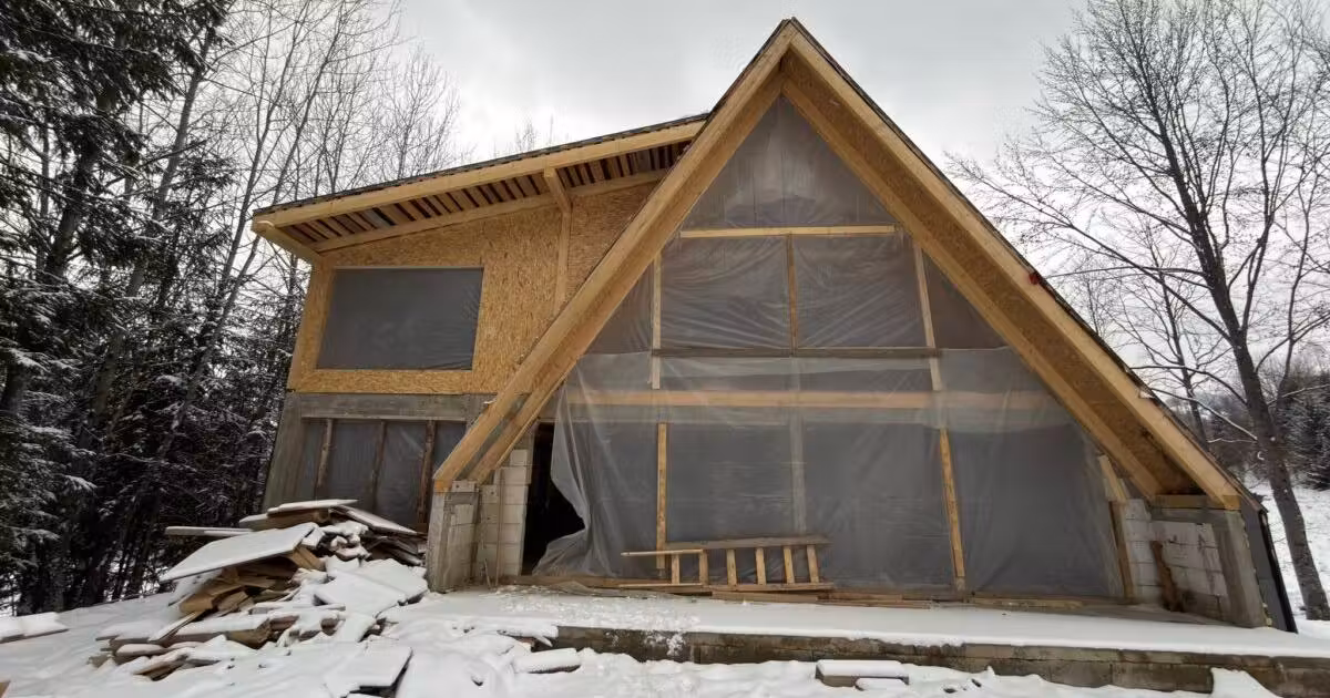 Casă individuală de vânzare cu 9 camere în Colibița