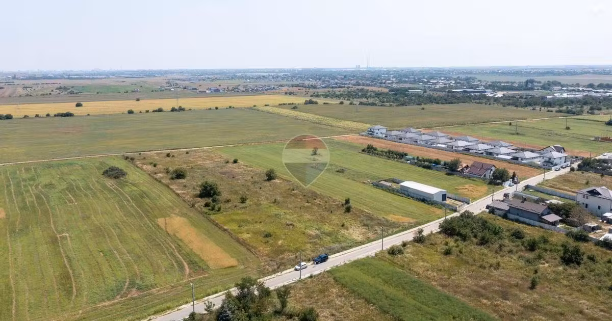 Teren Construcții intravilan de vânzare de 2500 mp, în Zurbaua
