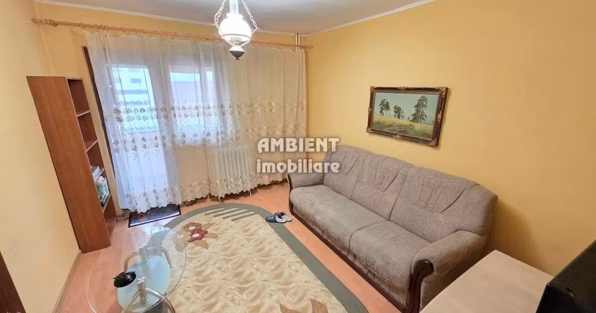 Apartament de vânzare cu 4 camere în zona Central, Vaslui
