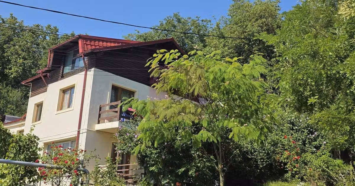 Casă individuală de vânzare cu 4 camere în Câmpina