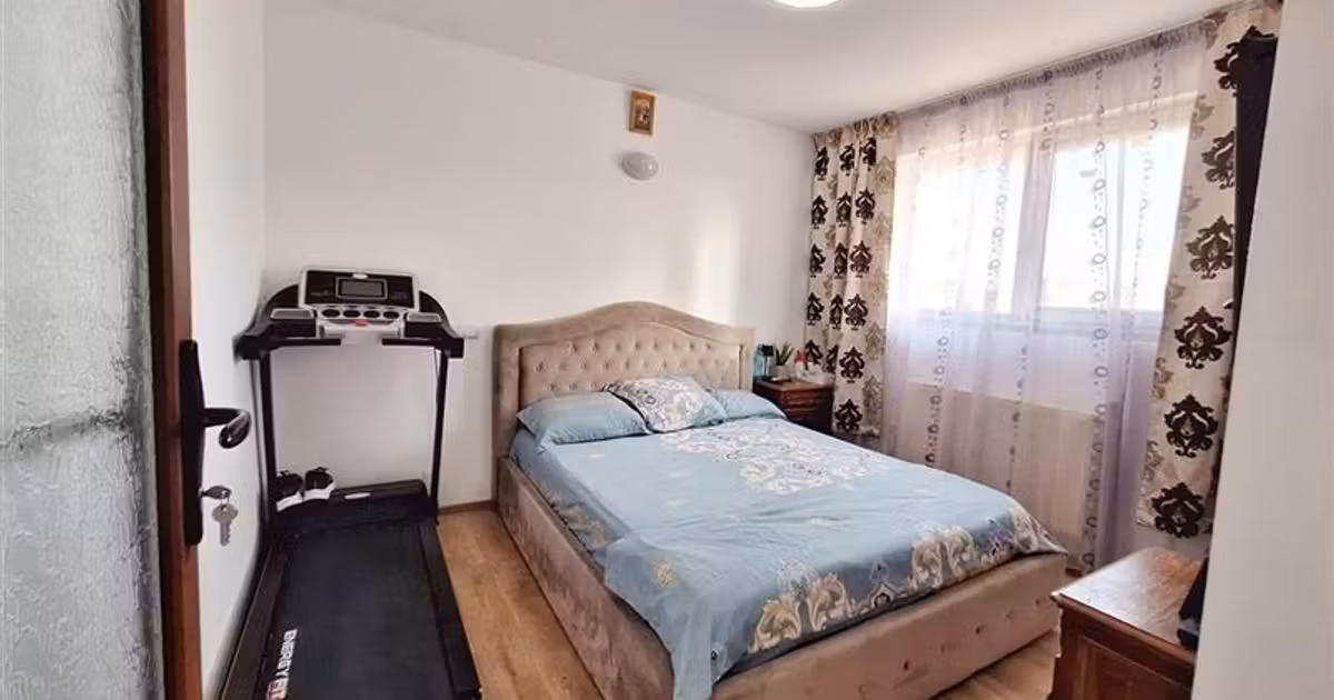 Casă de vânzare cu 3 camere, mobilată în zona 9 Mai, Bacău
