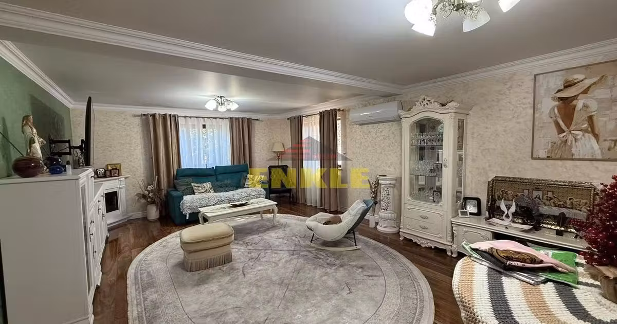 Casă individuală de vânzare cu 4 camere în Mănăstirea Doamnei